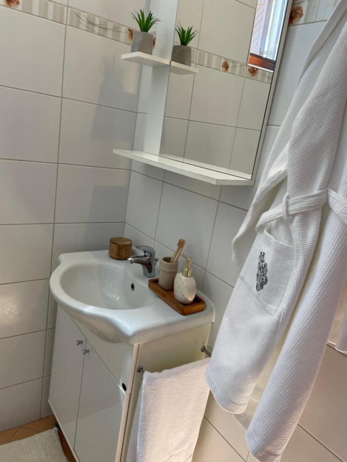 Leone Apartments With Free Parking Pula Exterior foto